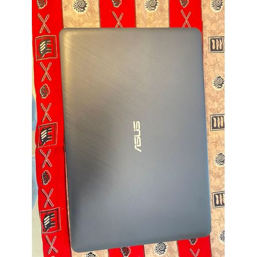 VivoBook 15 Asus laptop en bonne état avec chargeur 