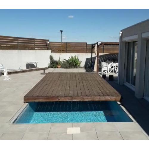 Terrasse motorisée pour piscine