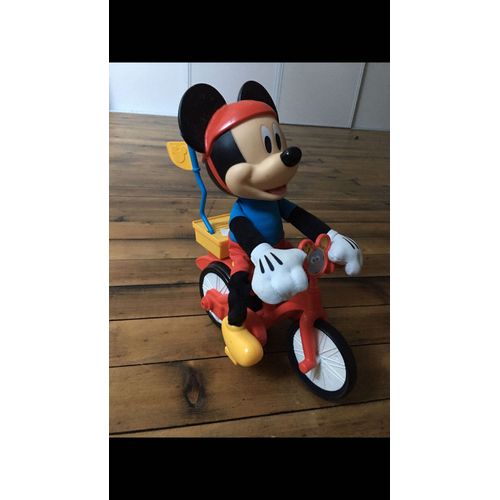Mickey Fait Du Vélo 