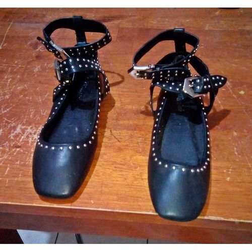 Ballerines Noires Cloutées Taille 36..