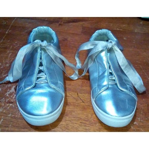 Baskets Argentés Lacets Satinés Taille 36 ..