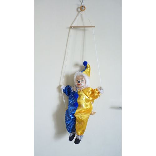 Pierrot Sur Balançoire À Accrocher Au Mur Chambre D'enfant (Céramique, Tissu, Poupée)