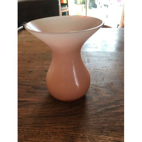 Vase en opaline rose 