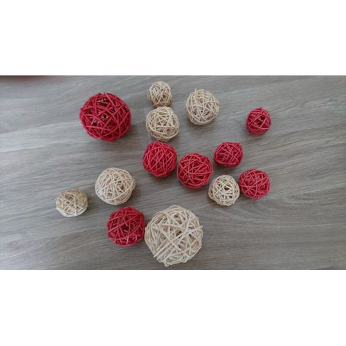 Boules en osier rouges et beiges