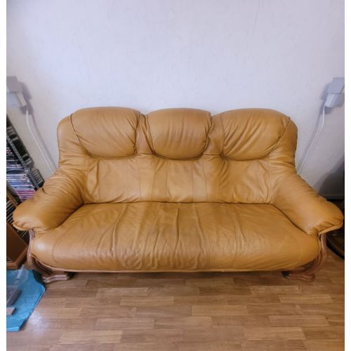 Très Beau Canapé 3 Places Fixes Confortable En Cuir, Assise En Chêne Clair En Excellent État Un Léger Petit Défaut D'usure Avec Le Temps Sur L'accoudoir Gauche Sur La Photo