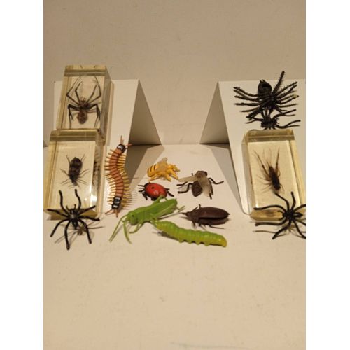 Lot D Insectes Figurine Plastique Et Sous Résine
