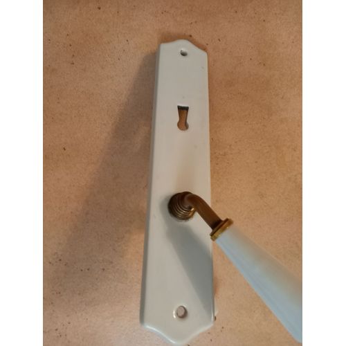 Plaque de poignée de porte trou béquille clé L porcelaine blanc. Vendue sans les poignées.