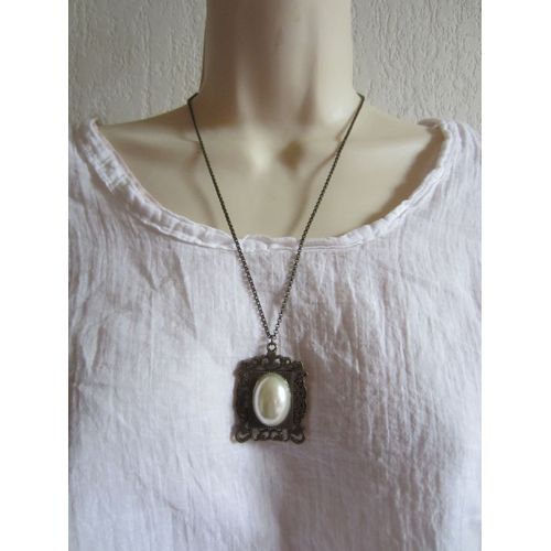 Collier Avec Cabochon Blanc