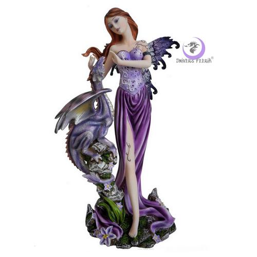 Statuette de fée violette avec un dragon celtique