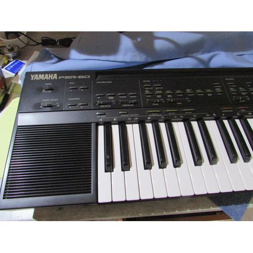 Selling Yamaha psr60