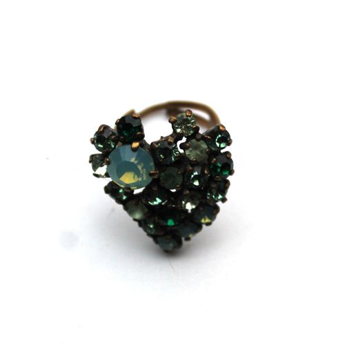 Bague Réglable Aux Pierres Vertes Montèes Sur Un Coeur