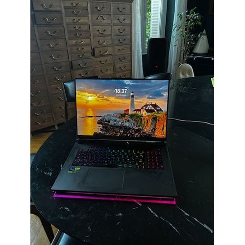 Asus ROG Strix G18 G814JI-N6070W - 18" Intel Core i9-13980HX - 2.2 Ghz - Ram 32 Go - SSD 1 To
