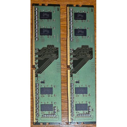 Lot de 2 barrettes de 4GB de mémoire SK Hynix DDR4 PC4-21300