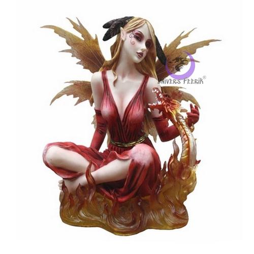 Statuette d'elfe assis dans les flammes