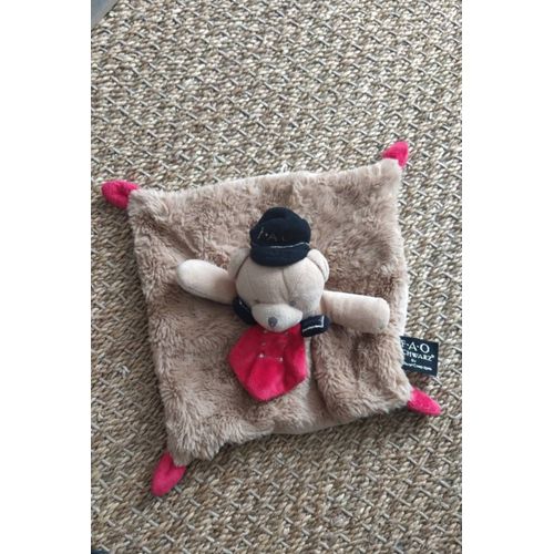 Peluche Doudou Plat Ours Fao Schwarz By Doudou Et Compagnie Marron Beige Cravate Rouge Col Noir Casquette