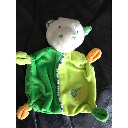 Doudou Plat Baby Club Vache Vert Orange Motif Rateau Et Pelle 18cm