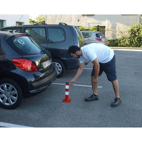 Poteau de parking avec fermeture à clé