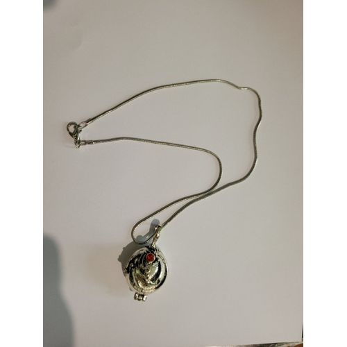 C'est Un Collier