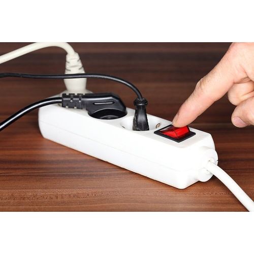 Multiprise de 5 prises 2 pôles + terre et interrupteur