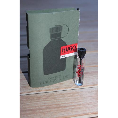 Miniature /Tube Hugo Boss Man.Contenance :2ml En Eau De Toilette. Les Parfums En Tubes N'existent Plus Et Sont Dc Très Rares.Article Tjs Maintenu Ds Sa Protection,Et À L'ombre .Tube Jamais Ouver 