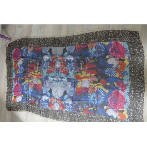 Grand Foulard En Soie Multicolore