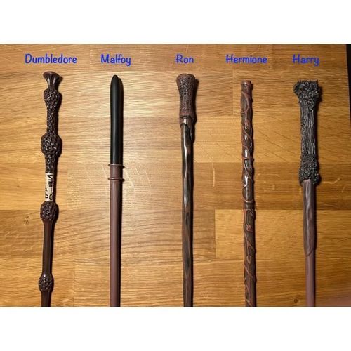 Lot De 2 Baguettes Malfoy, Harry Potter, Dumbledore, Ron Ou Hermione + Support