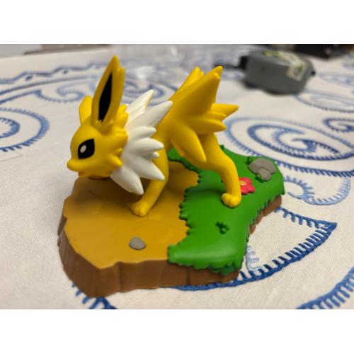 Figurine Voltali Jolteon Blitza An Afternoon With Eevee & Friends: Figure By Funko Pop Pokémon Center