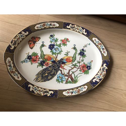 Plat De Service En Faïence Oval - Fond Blanc Très Coloré Les Dessins Dont 2 Paons.