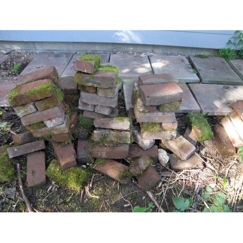 Vends une cinquantaine de briques anciennes