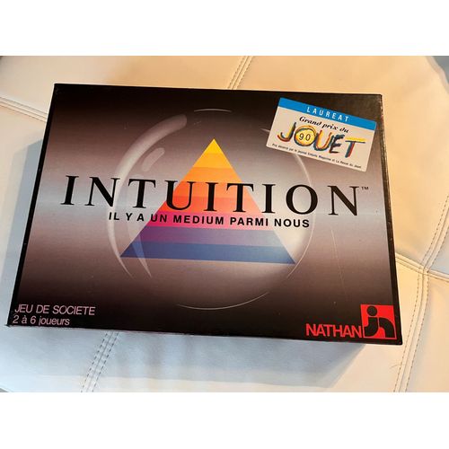 Jeu De Société "Intuition" ( Il Y A Un Médium Parmi Nous)