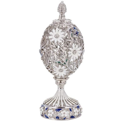 Oeuf à la Fabergé sculpté avec fleurs et papillon 16,5 cm, couleur argent