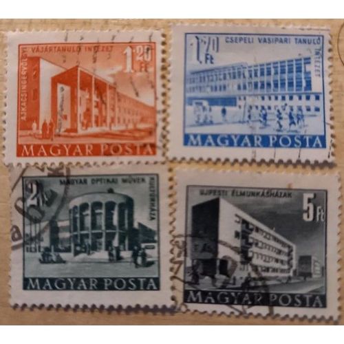 Série De 4 Timbres Oblitérés Magyar Posta, Monuments Modernes, De 1,20ft, 1,70ft, 2ft Et 5 Ft.