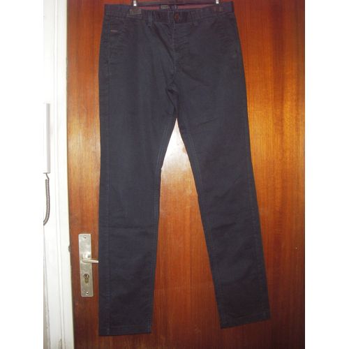 Pantalon En Coton Homme Indian Terrain, Taille 34/87 Cm, Coloris Bleu Marine, 2 Poches En Biais À L'avant, 2 Poches Plaquées À L'arrière, Fermeture Zippée + Bouton.