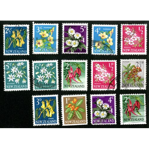 Quatorze Timbres Oblitérés New Zealand , Fleurs