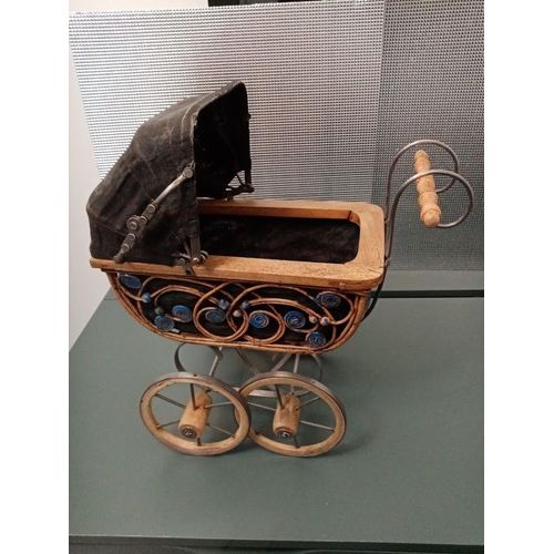 Ancienne Poussette Landau De Poupée Osier Bois Métal