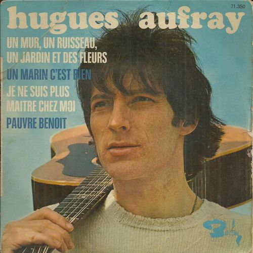 Hugues Aufray : Un Mur, Un Ruisseau, Un Jardin Et Des Fleurs 2'47 - Un Marin C'est Bien 1'54 / Je Ne Suis Plus Maitre Chez Moi 2'18 - Pauvre Benoit 3'42 (45 Tours)