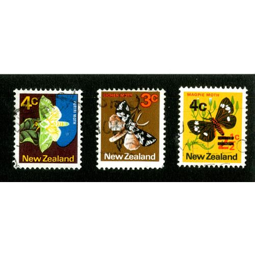 Trois Timbres Oblitérés New Zealand, Papillons