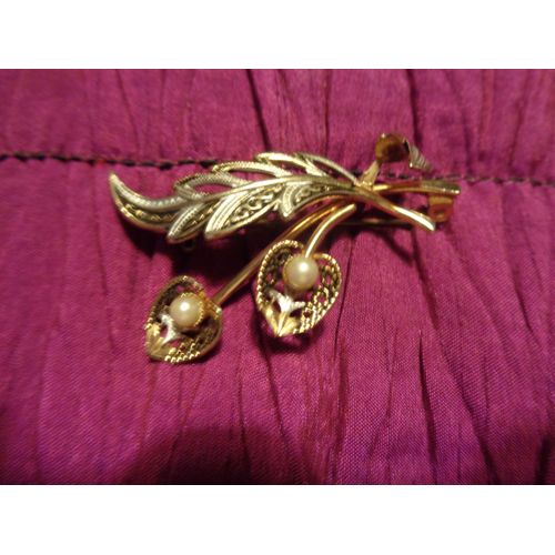 Broche Ancienne Métal Doré Ornée De Deux Perles