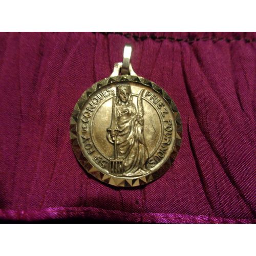 Médaille Ronde En Métal Argenté De Sainte Foy De Conques, Diamètre 3 Cms