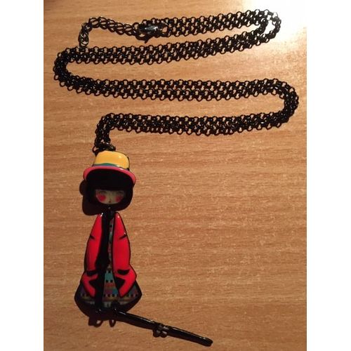 Collier À Chaîne Noire Et Pendentif "Femme En Rose Avec Chapeau