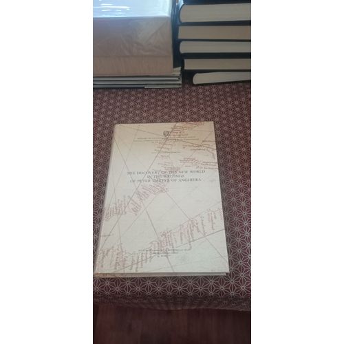 The Discovery Of The New World In The Writings Of Peter Martyr Of Anghiera (Nuova Raccolta Colombiana) Texte Original Latin Et Traduction Anglaise En Regard / Istituto Poligrafico 1992