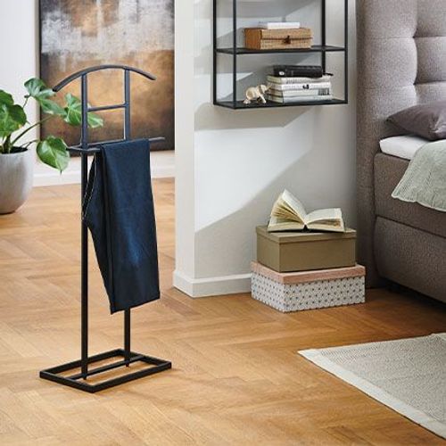 Valet De Nuit Avec Support Plat 45x26x101 Cm En Métal Noir