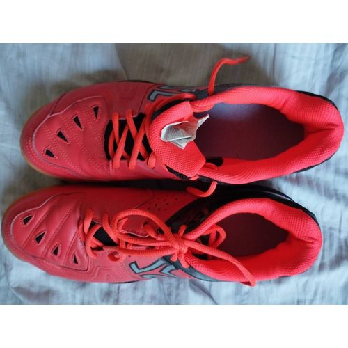 Superbe Chaussures Pour Le Gymnase Collège Au Lycée Neuve Taille 45 Très Peu Utilisées, Les Garçons Grandissent Trop Vite À Cet Âge-Là