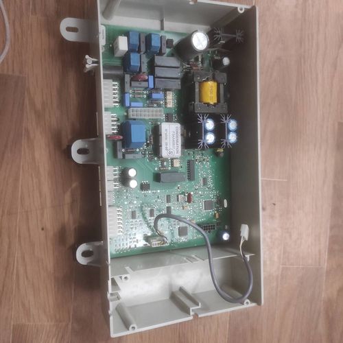 Carte boîtier électronique  frisquet condensation  20 kw