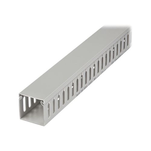 StarTech.com Chemin de Câbles PVC avec Couvercle - 50mm W x 50mm H -  Longueur 2m - Slots Parallels 8mm, Goulotte Cache Câble Murale Câble Réseau PVC, max. 20 câbles, Homologué UL (CBMWD5050) -...
