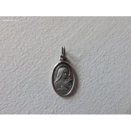 Médaille Ovale Ste Thérèse De Lisieux - Vintage