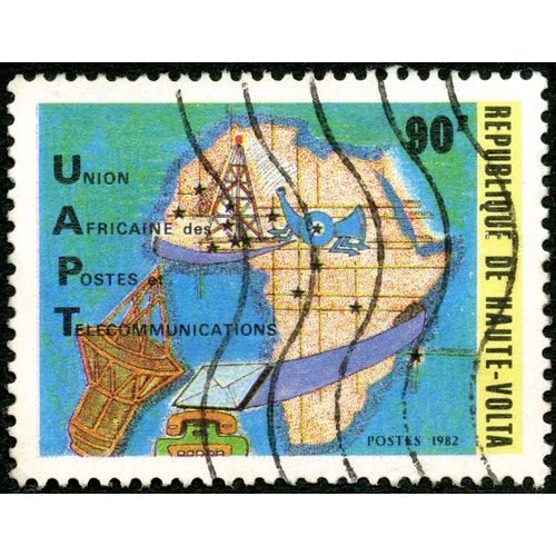 Timbre Oblitéré République De Haute-Volta, Union Africaine Des Postes Et Télécommunications, Postes 1982, 90 F