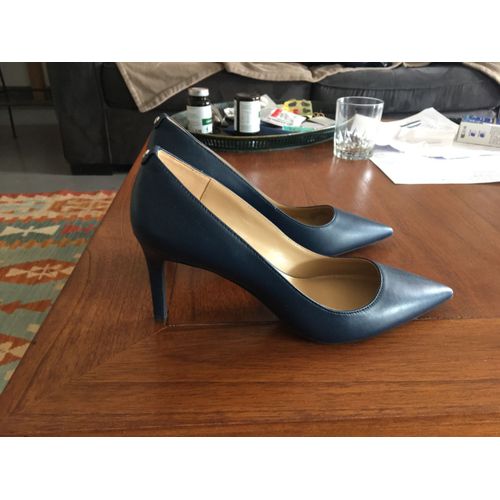 Chaussures Classe Bleu Marine Hauts Talons Taille 40 Jamais Portees