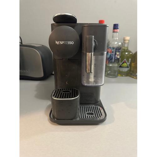 Machine à café Nespresso « New Latissima One Black »