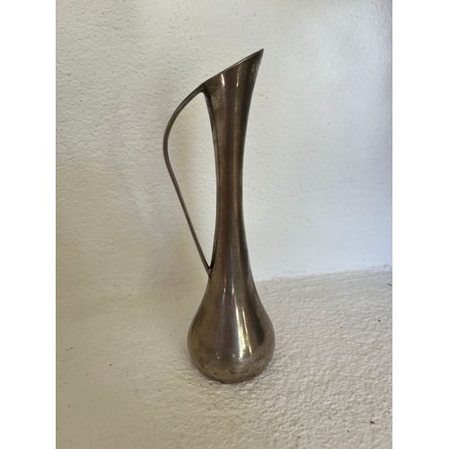 Vase étain